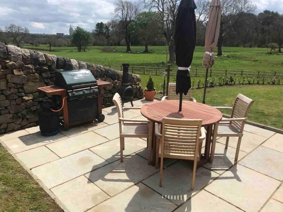 Chic 2 Bed Peak District Cottage Barn Near Alton Towers, Polar Bears, Chatsworth House Leek Exterior foto